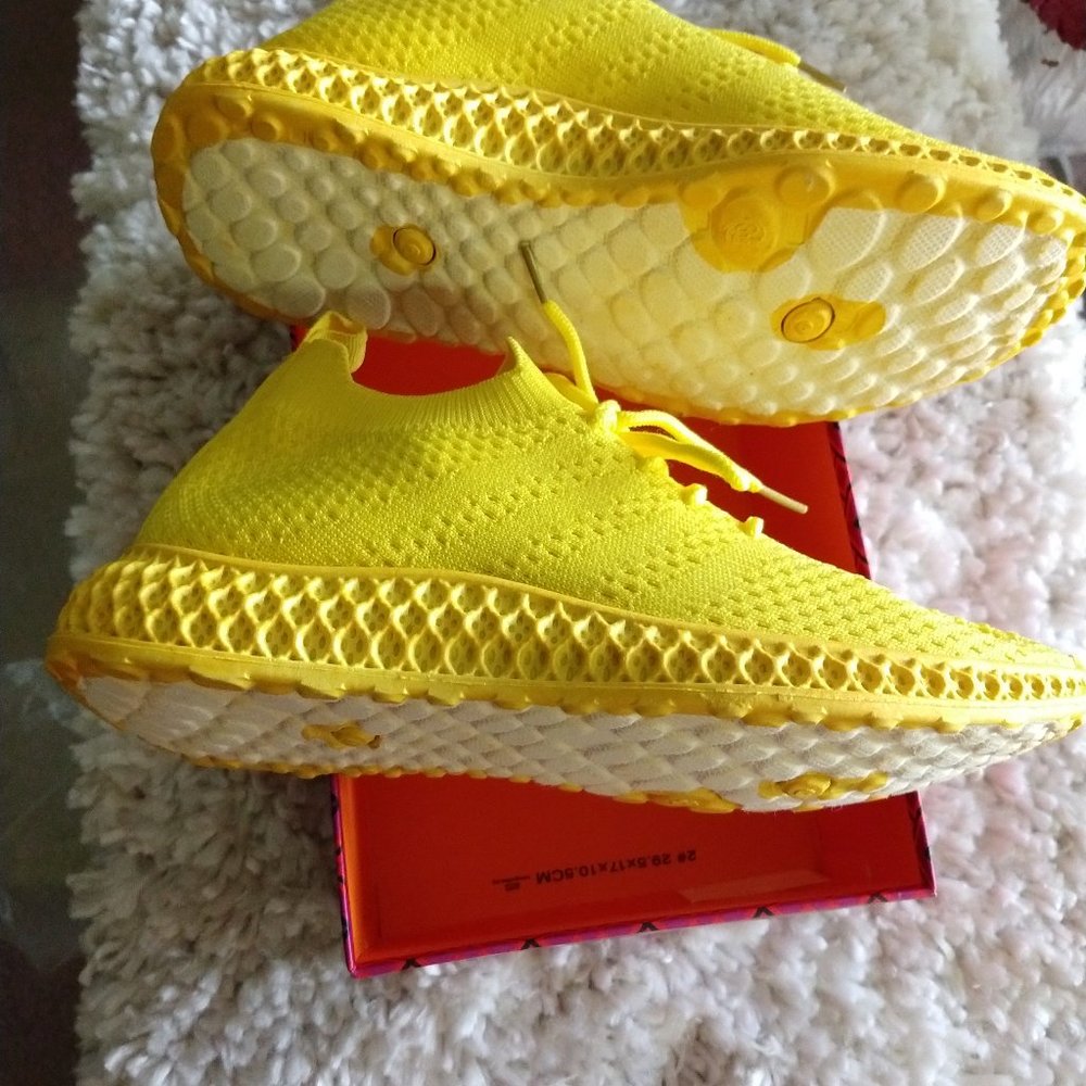 Rouge helium shoes